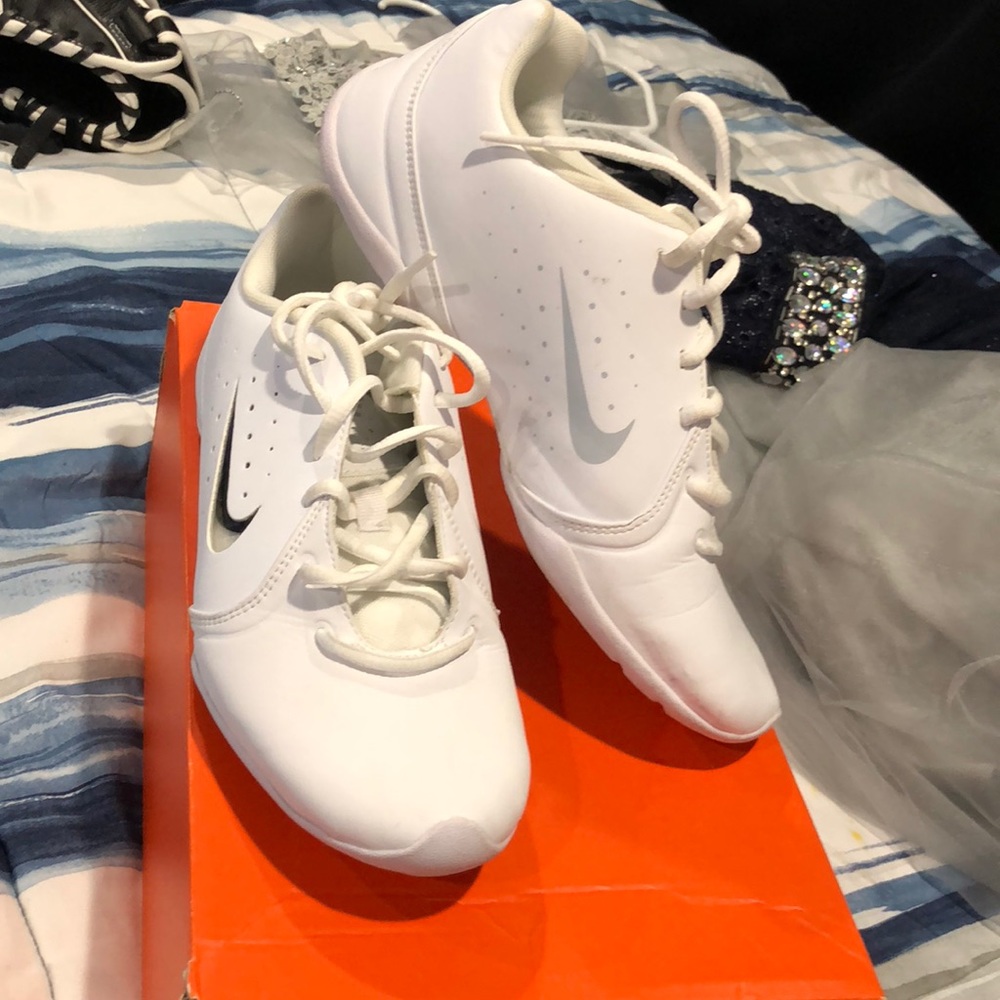 Cheer shoes